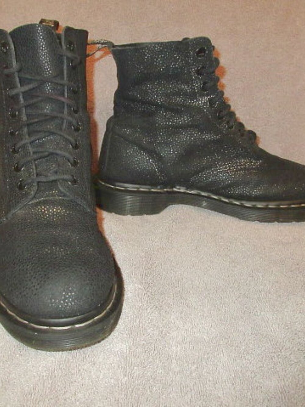 Dr. Martens Combat Boots Womens 9 Pascal Leather Speckles Lace Up Goth Grunge - Picture 2 of 11